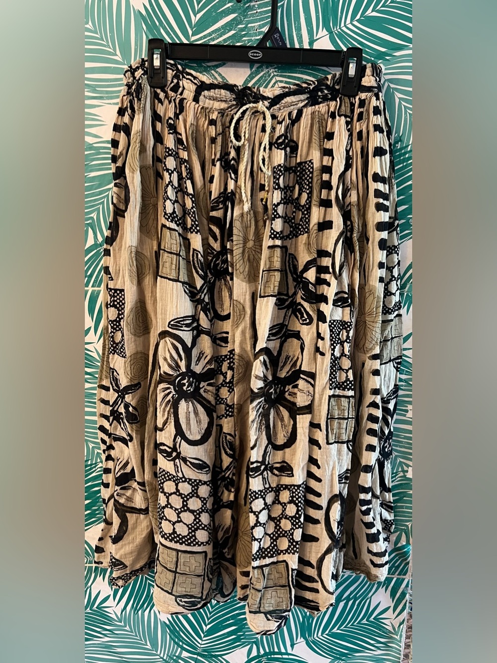 Just Class Boho Beige & black Floral cotton crinkled midi draw string Skirt Sz